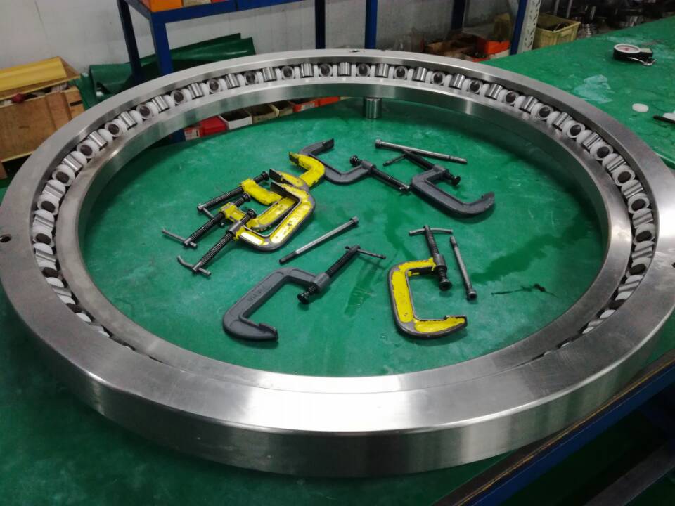 cross tapered roller slewing ring
