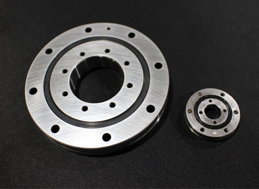 RU42 cross roller ring